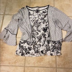 Super cute black and white T-shirt blouse